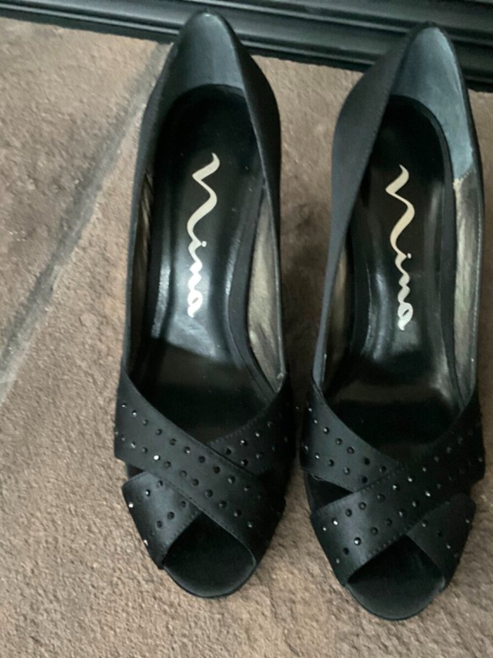 Nina Black heels with embelishment sz 6
